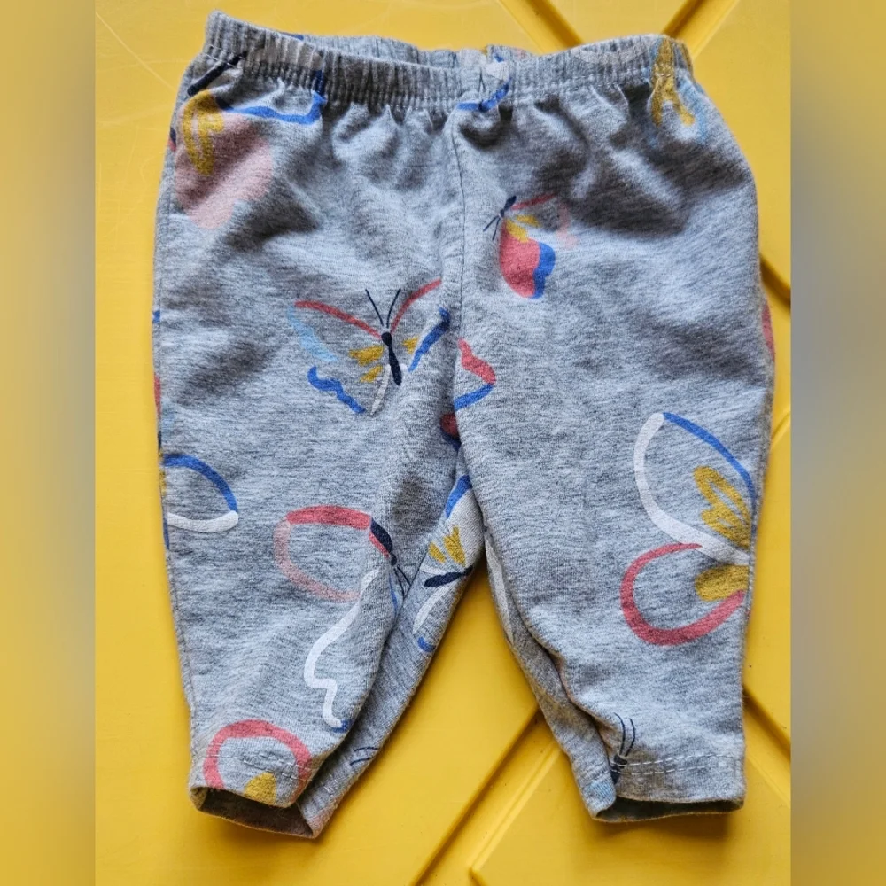 7 piece little Girls Newborn ( 0 M ) Carter's Bottoms